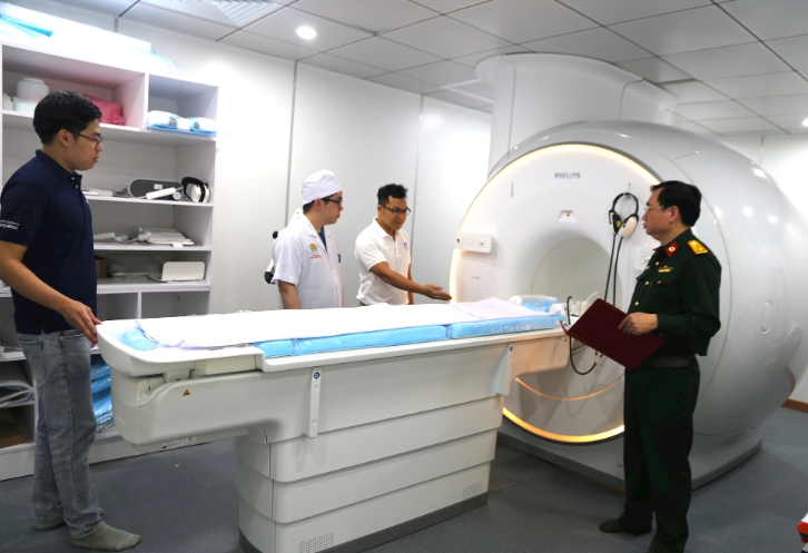 Bệnh viện Quân y 7 đưa máy chụp cộng hưởng từ hiện đại vào hoạt động