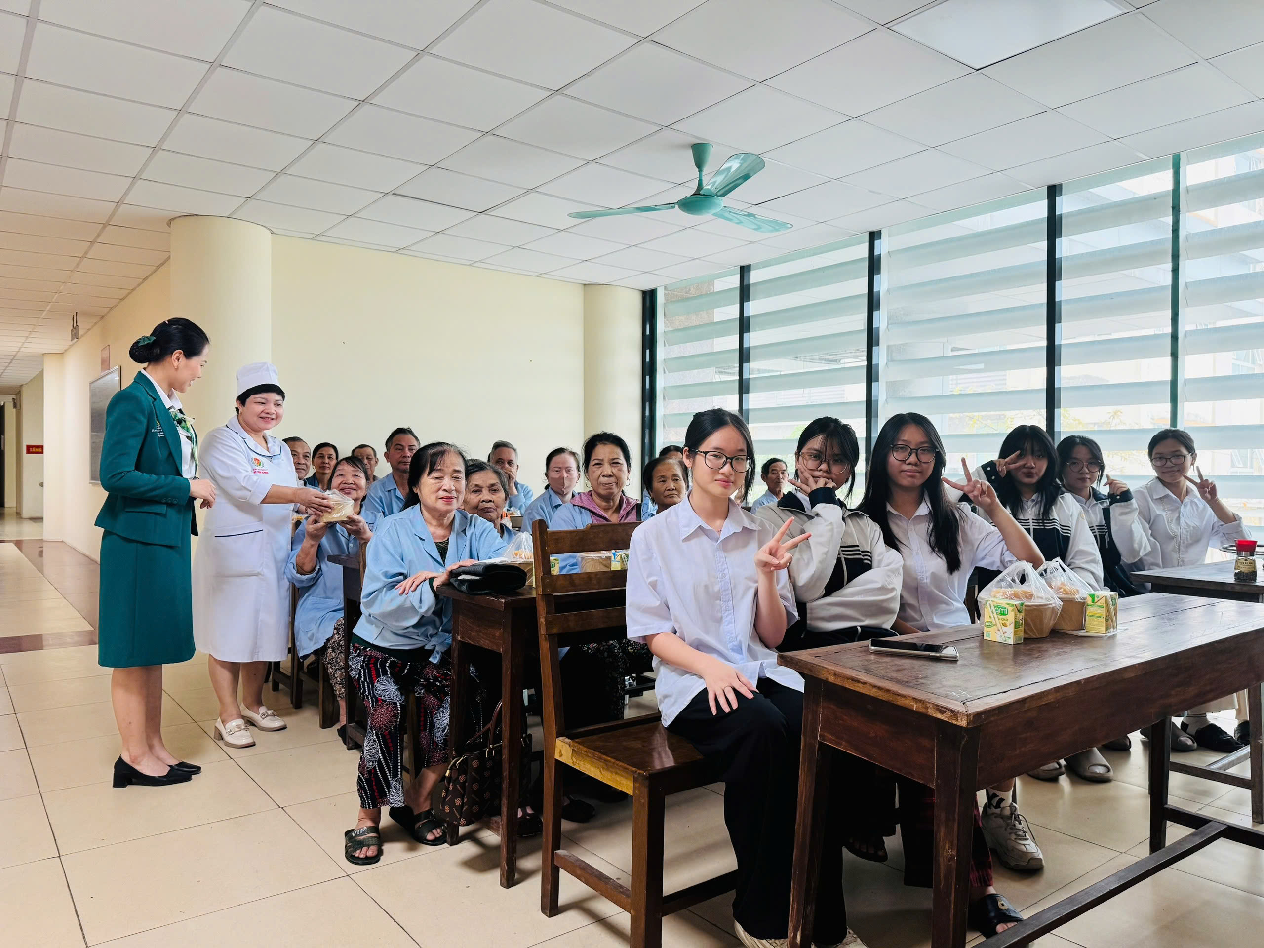 Những suất cháo yêu thương dành cho người bệnh