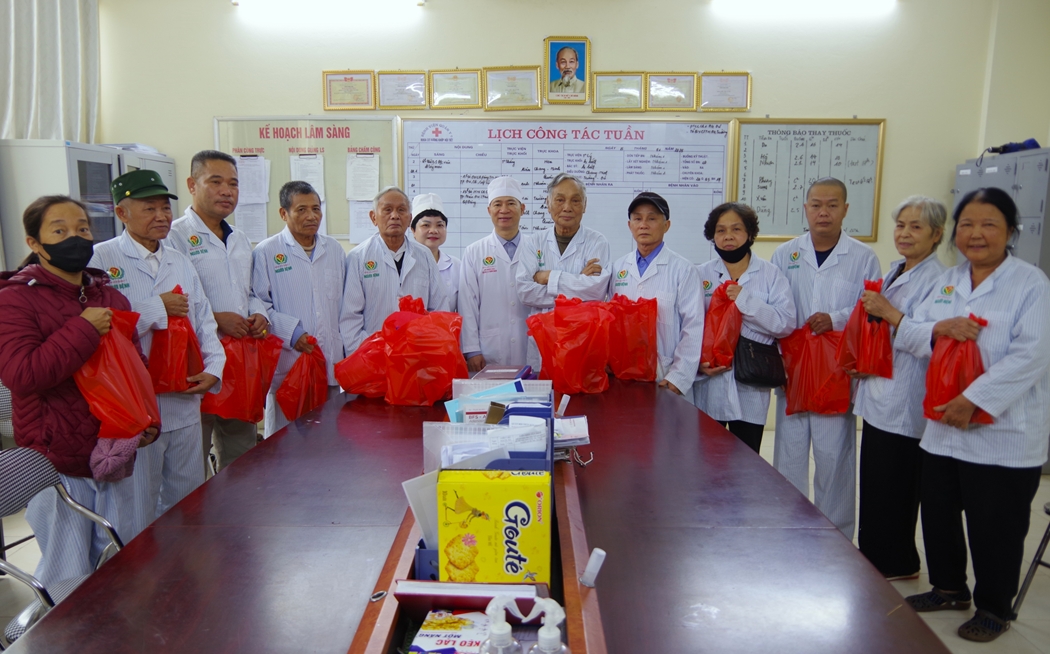 Trao yêu thương đến người bệnh dịp Tết Ất Tỵ