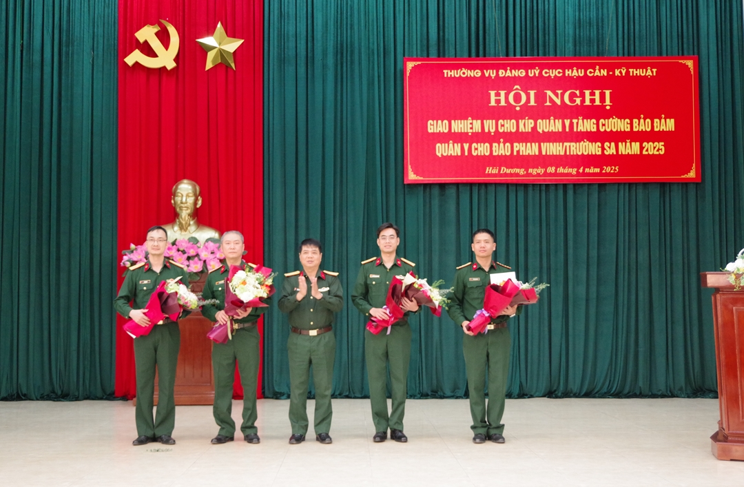Bệnh viện Quân y 7 luân phiên thực hiện nhiệm vụ tại huyện đảo Trường Sa