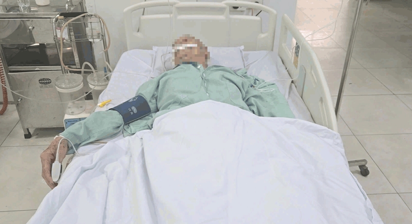 Kíp phẫu thuật của Bệnh viện Quân y 7 giành lại sự sống cho bệnh nhân cao tuổi